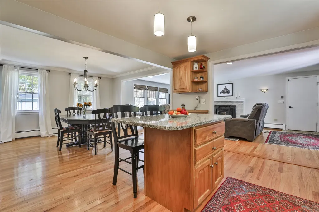 15 Coleridge Road Nashua NH 03062