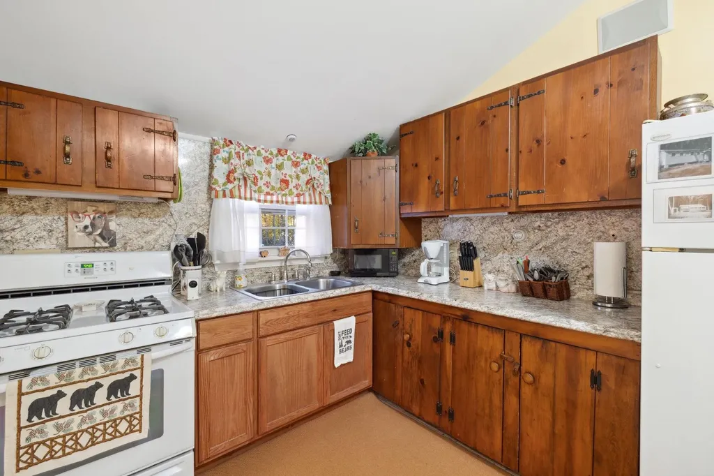 15 Glines Park Road Northfield NH 03276