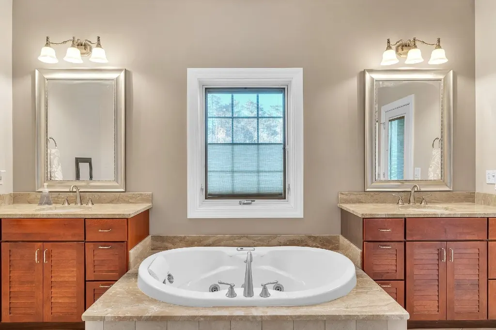 85 Evergreen Lane Ferrisburgh VT 05473