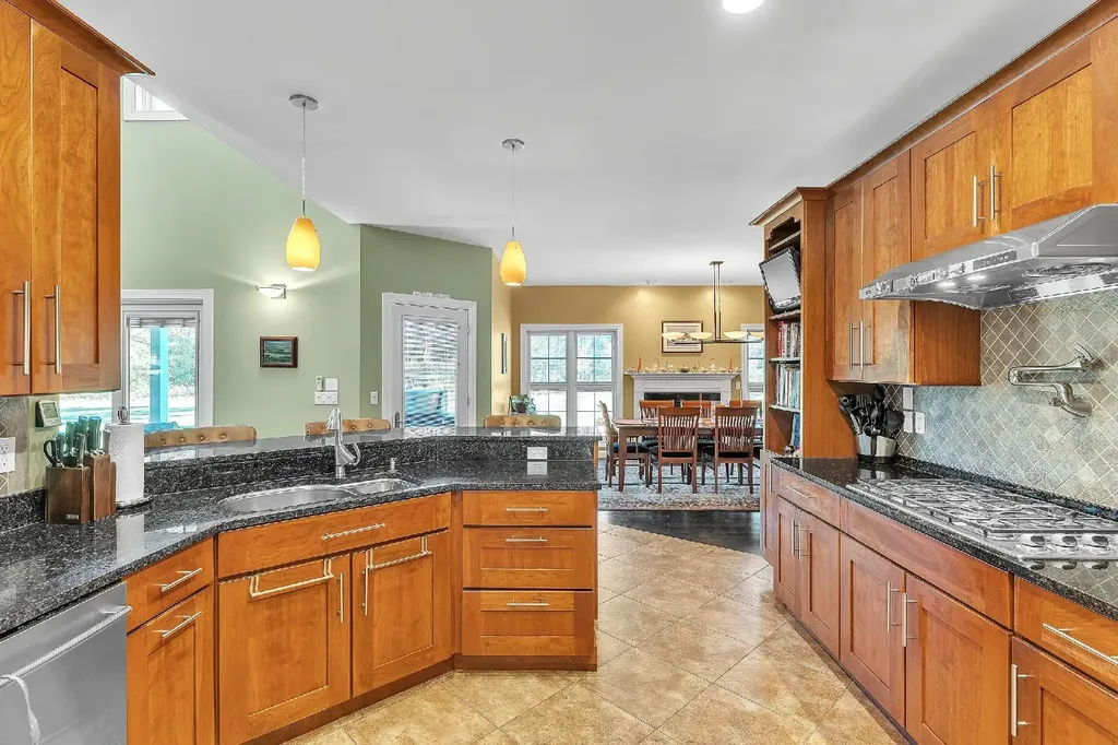 85 Evergreen Lane Ferrisburgh VT 05473