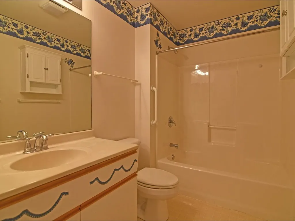 15 Cardinal Lane Essex VT 05452