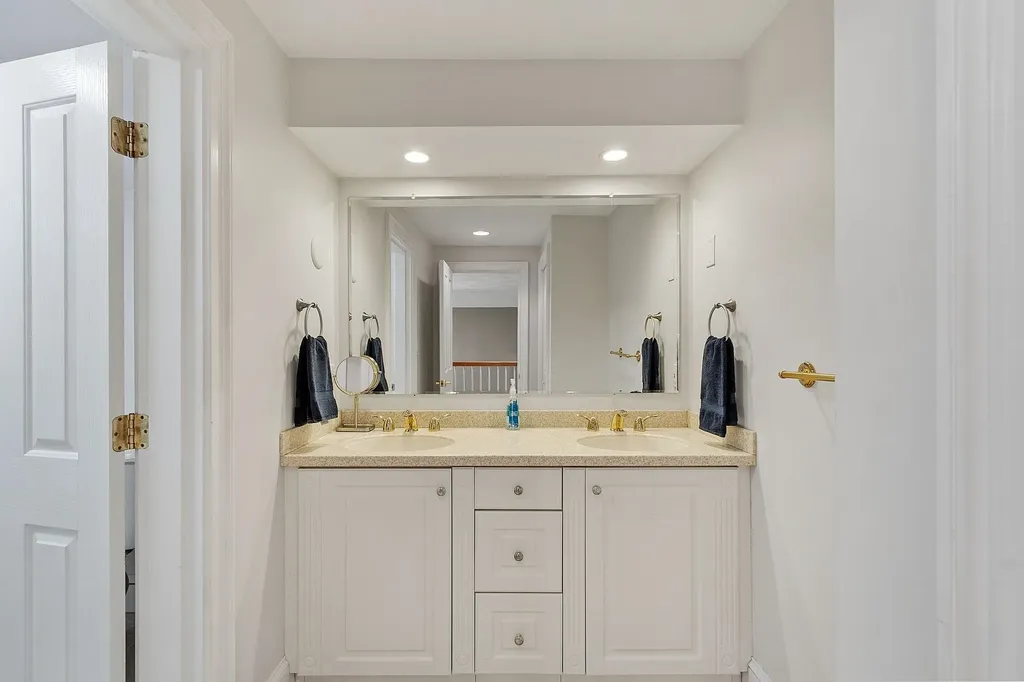 23 Hawthorne Road Windham NH 03087