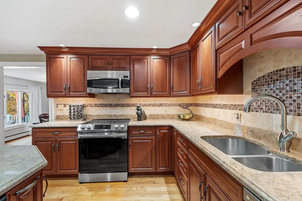 23 Hawthorne Road Windham NH 03087