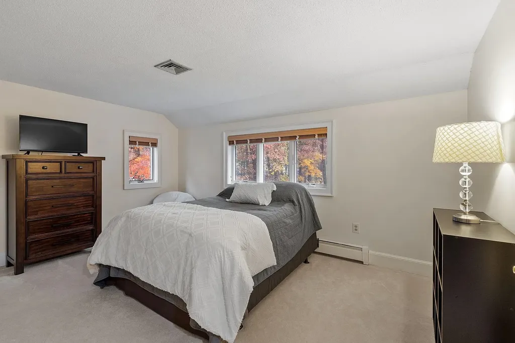 23 Hawthorne Road Windham NH 03087