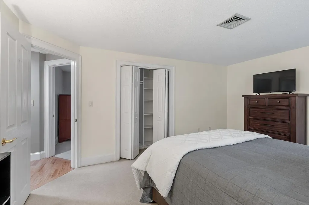 23 Hawthorne Road Windham NH 03087