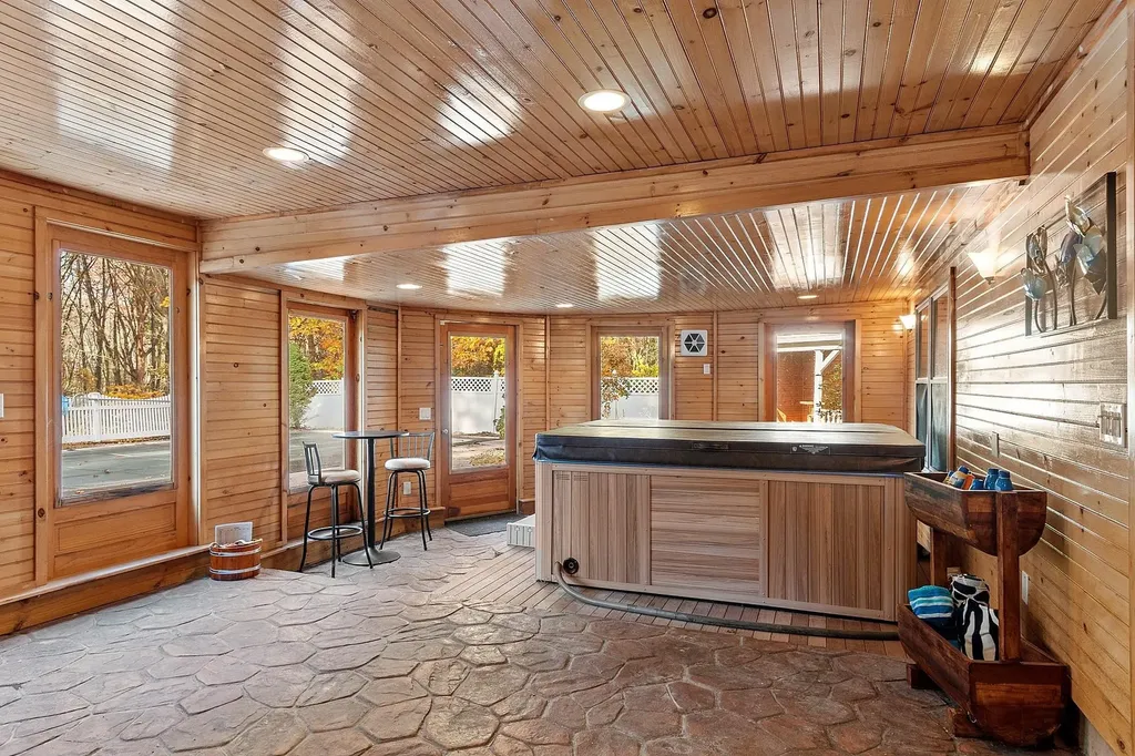 23 Hawthorne Road Windham NH 03087