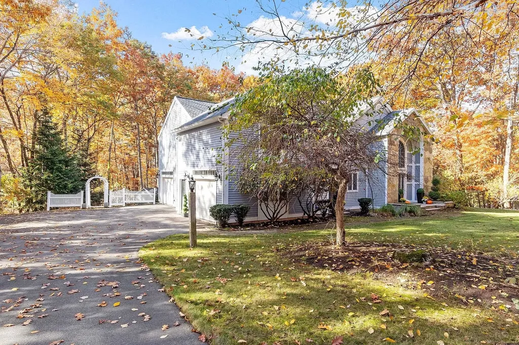 23 Hawthorne Road Windham NH 03087