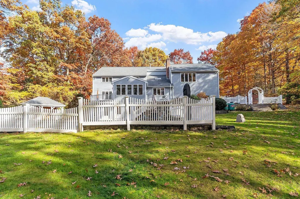 23 Hawthorne Road Windham NH 03087