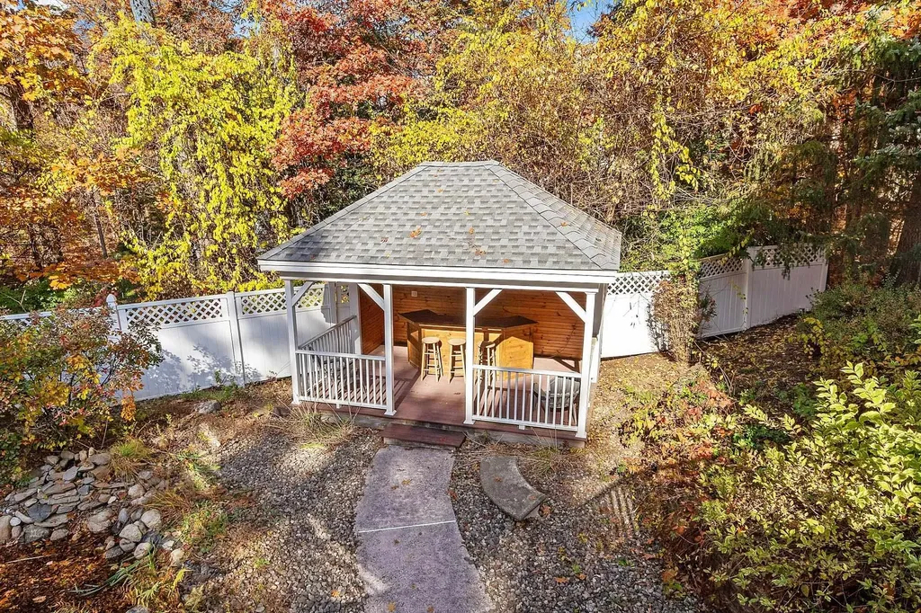 23 Hawthorne Road Windham NH 03087