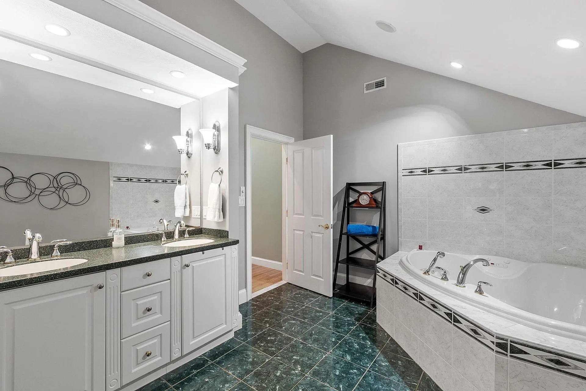 23 Hawthorne Road Windham NH 03087