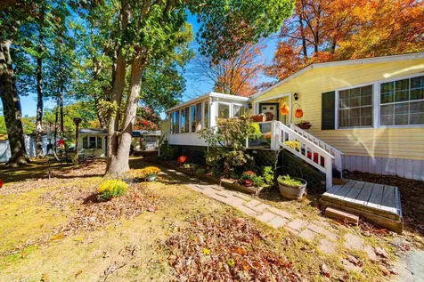 13 N Dewberry Rochester NH 03067