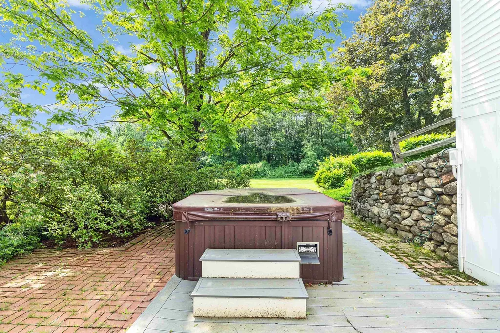 16 Storybrook Lane Amherst NH 03031