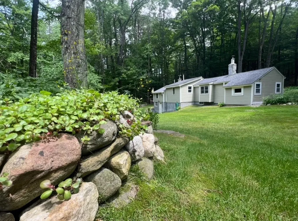 1171 Wickopee Hill Dummerston VT 05301