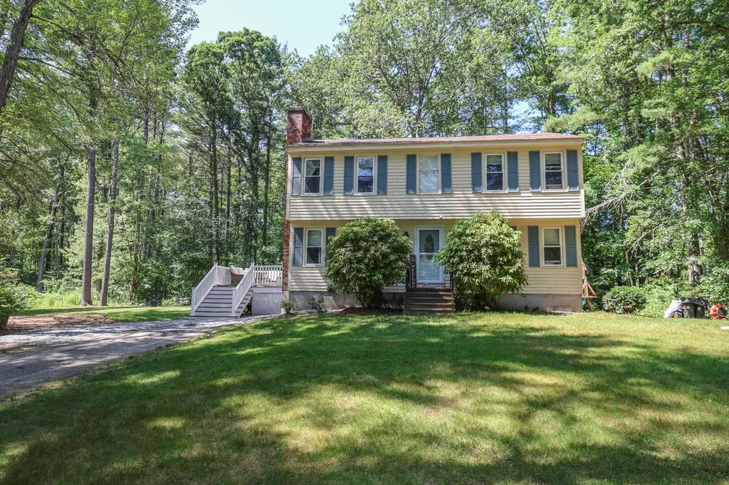 26 Wilshire Drive Londonderry NH 03053