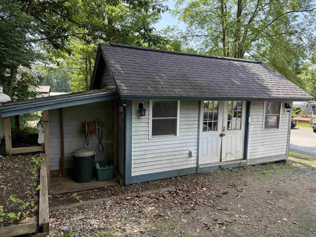 15 Lynwood Drive Brattleboro VT 05301