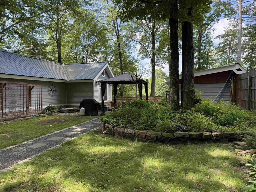 15 Lynwood Drive Brattleboro VT 05301