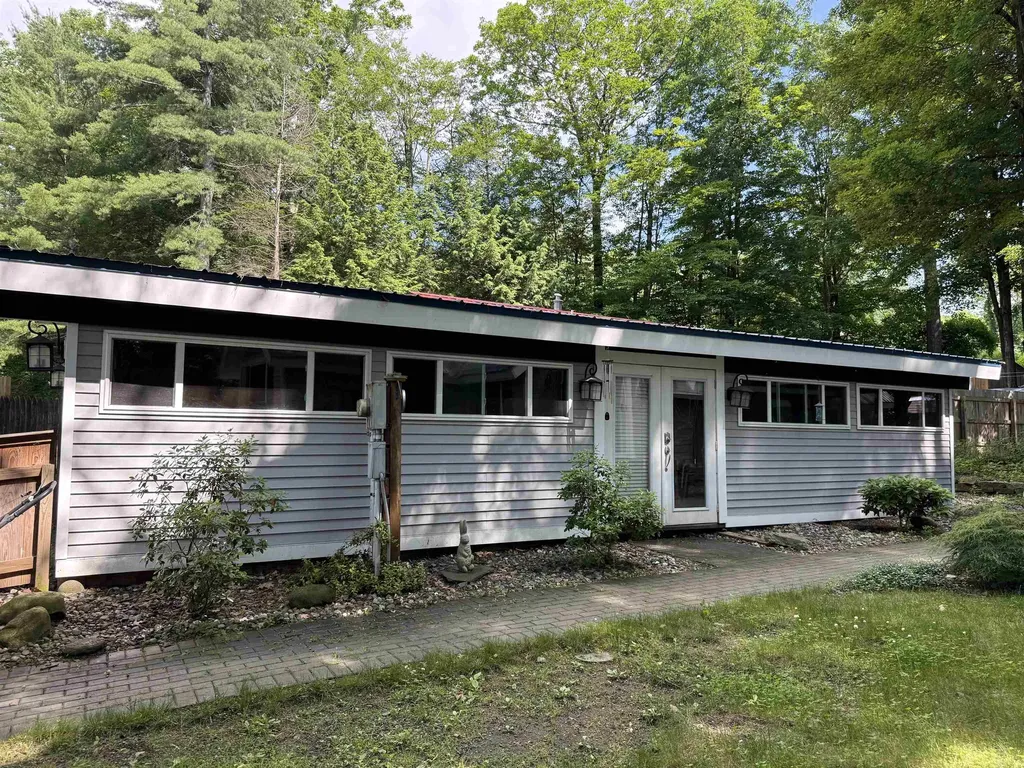 15 Lynwood Drive Brattleboro VT 05301