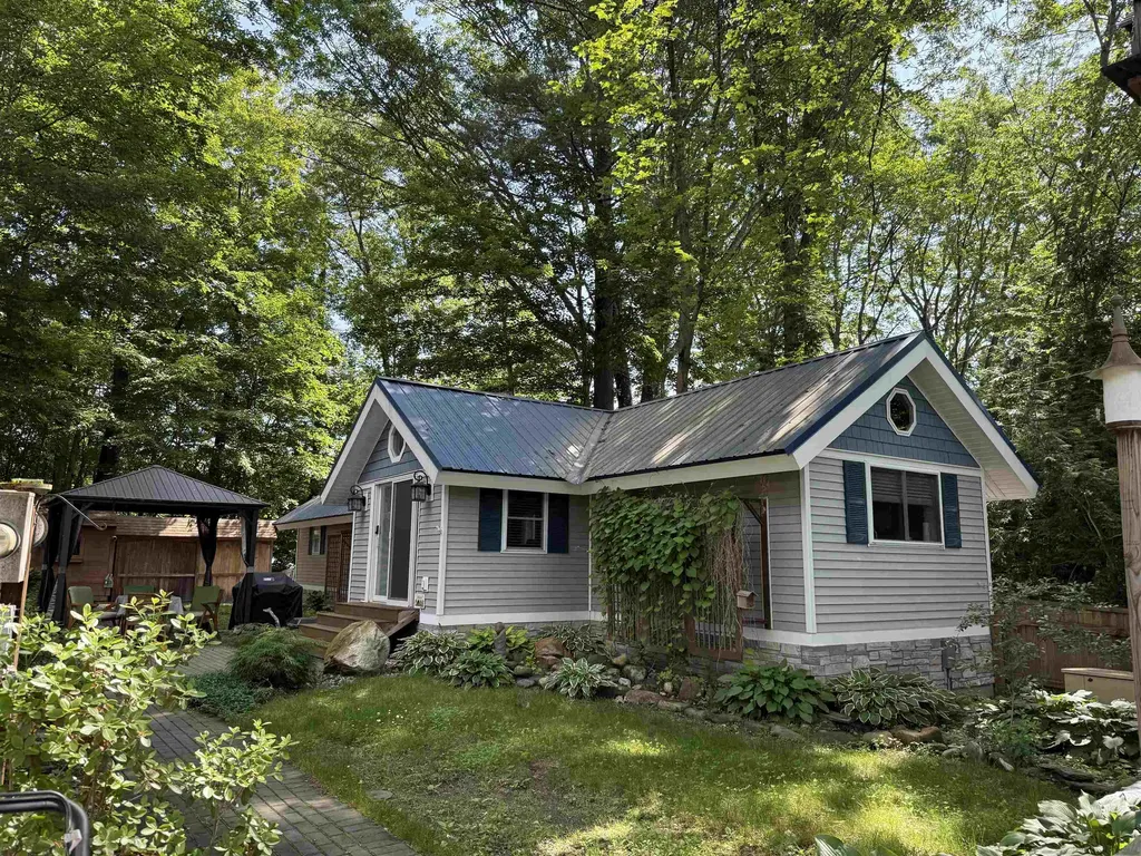 15 Lynwood Drive Brattleboro VT 05301