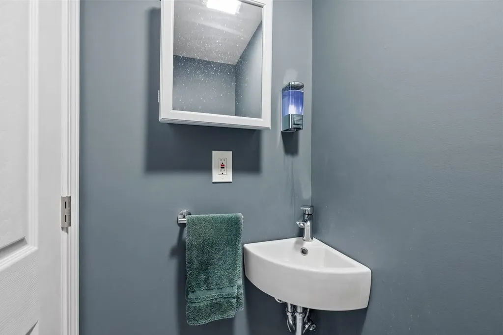 103 Old Rockingham Road Salem NH 03079