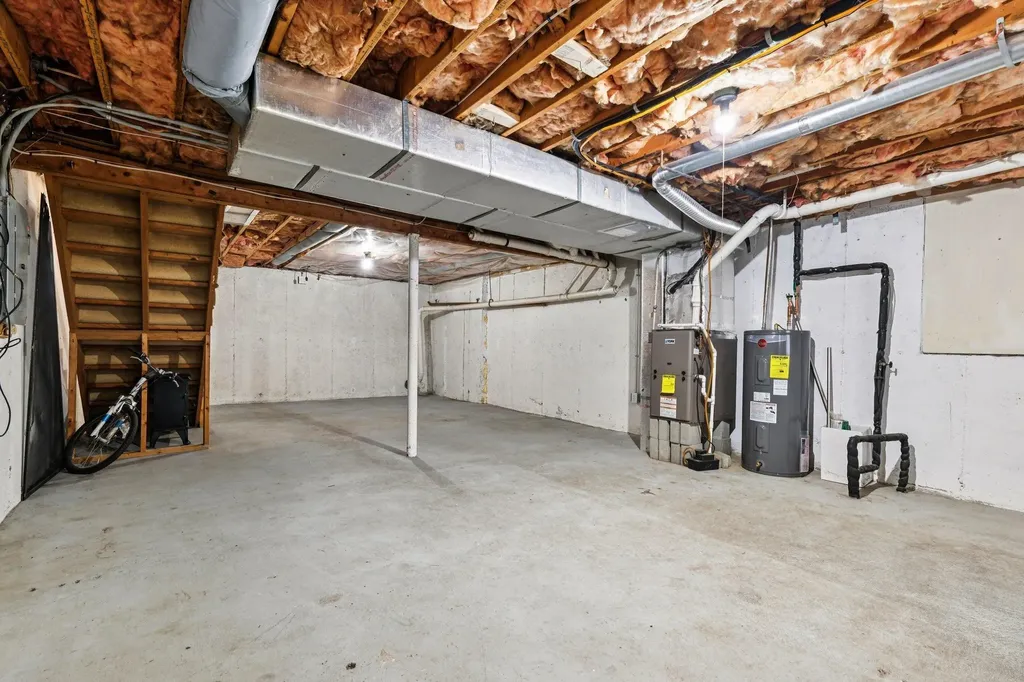 272 Winding Pond Road Londonderry NH 03053