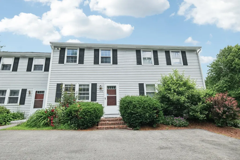 272 Winding Pond Road Londonderry NH 03053