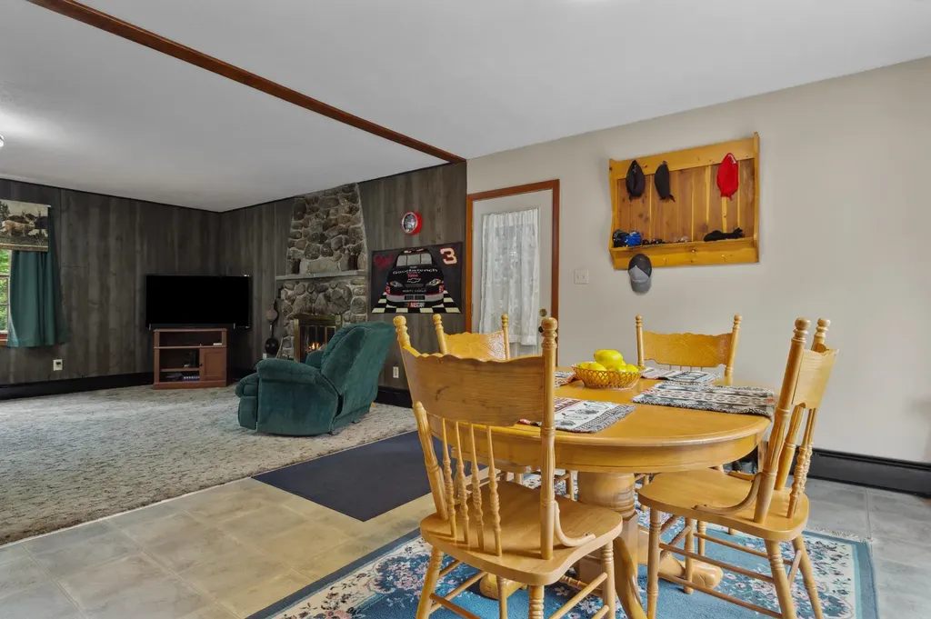 13 Seyah Road Shelburne NH 03581