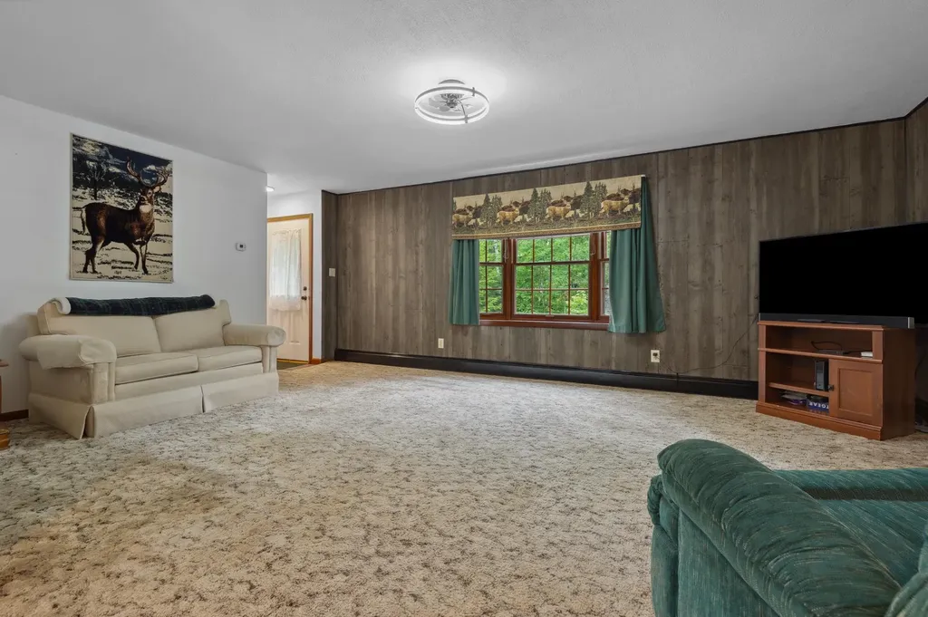 13 Seyah Road Shelburne NH 03581