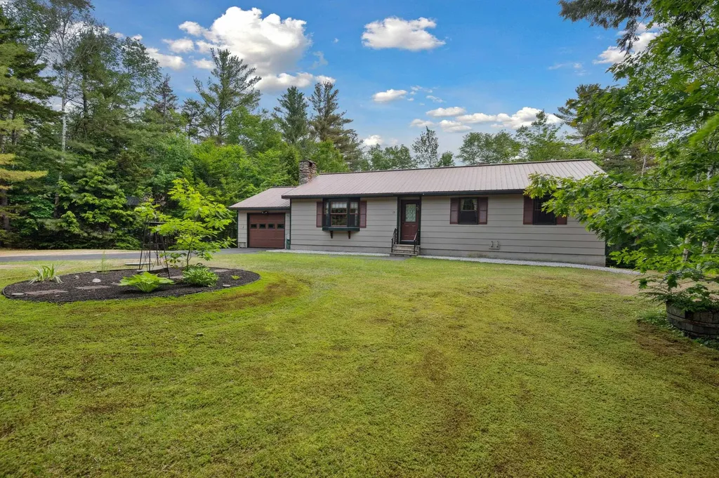 13 Seyah Road Shelburne NH 03581