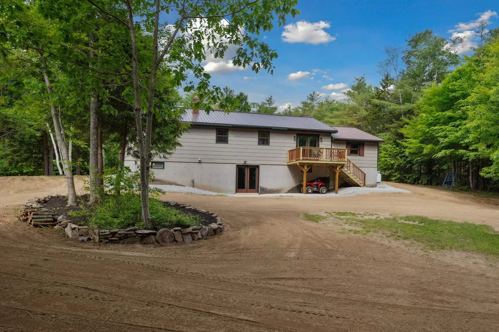 13 Seyah Road Shelburne NH 03581