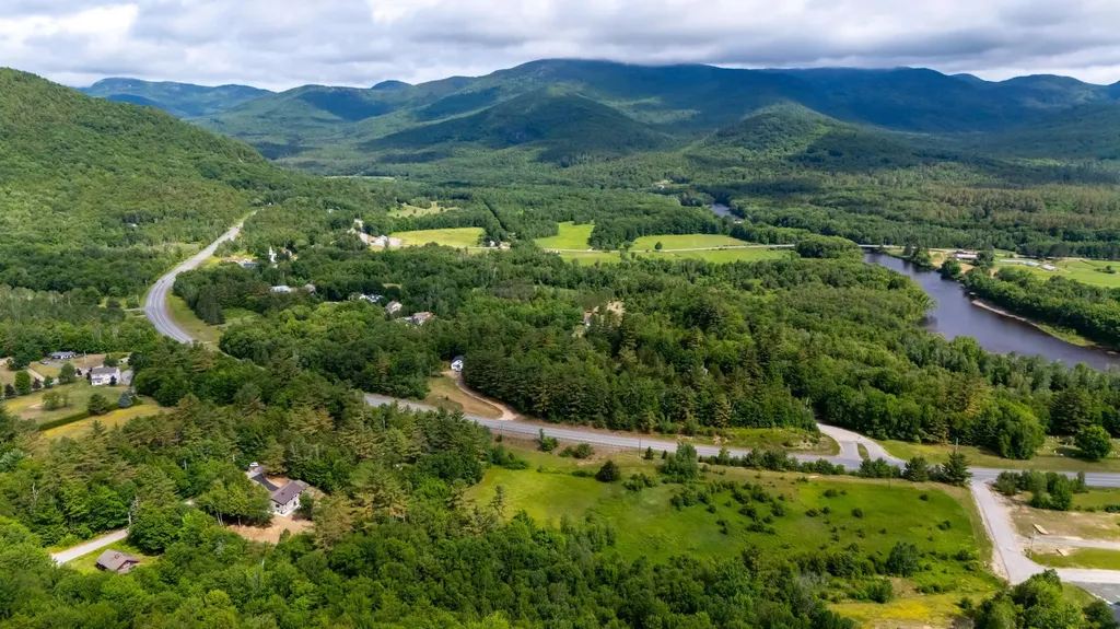 13 Seyah Road Shelburne NH 03581