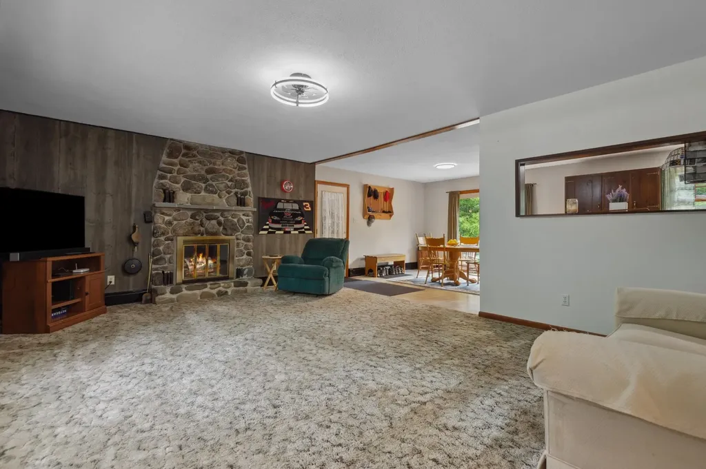 13 Seyah Road Shelburne NH 03581