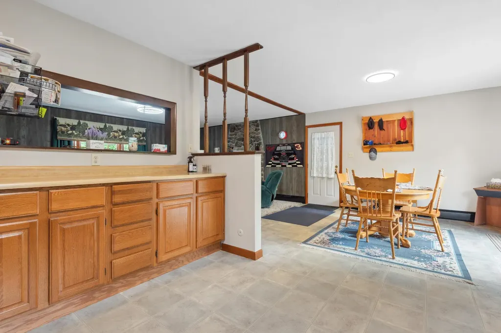 13 Seyah Road Shelburne NH 03581