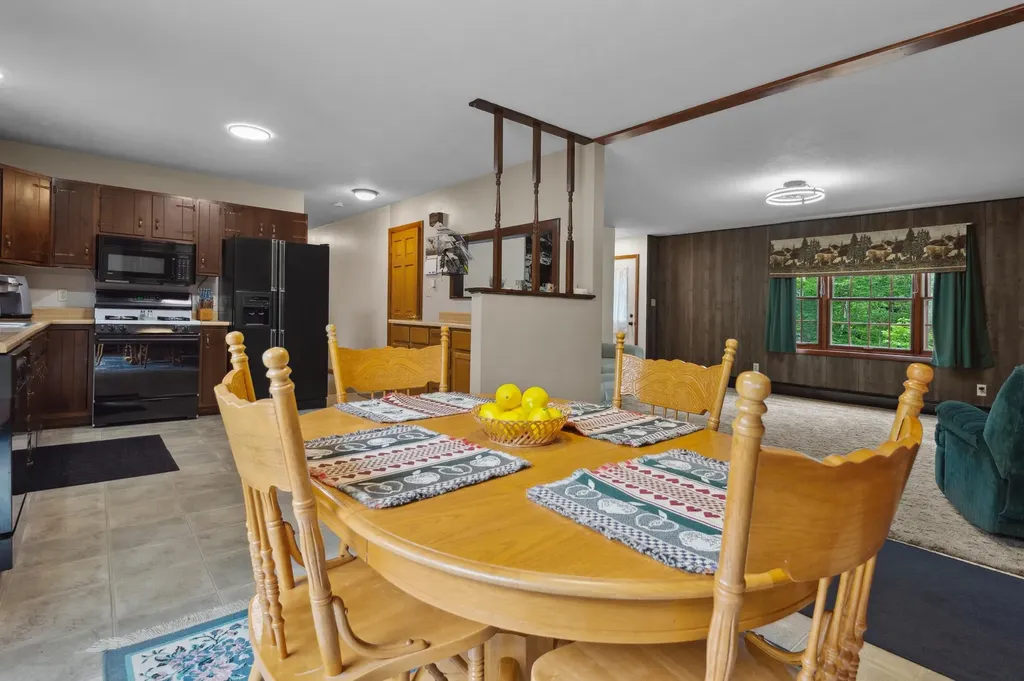 13 Seyah Road Shelburne NH 03581