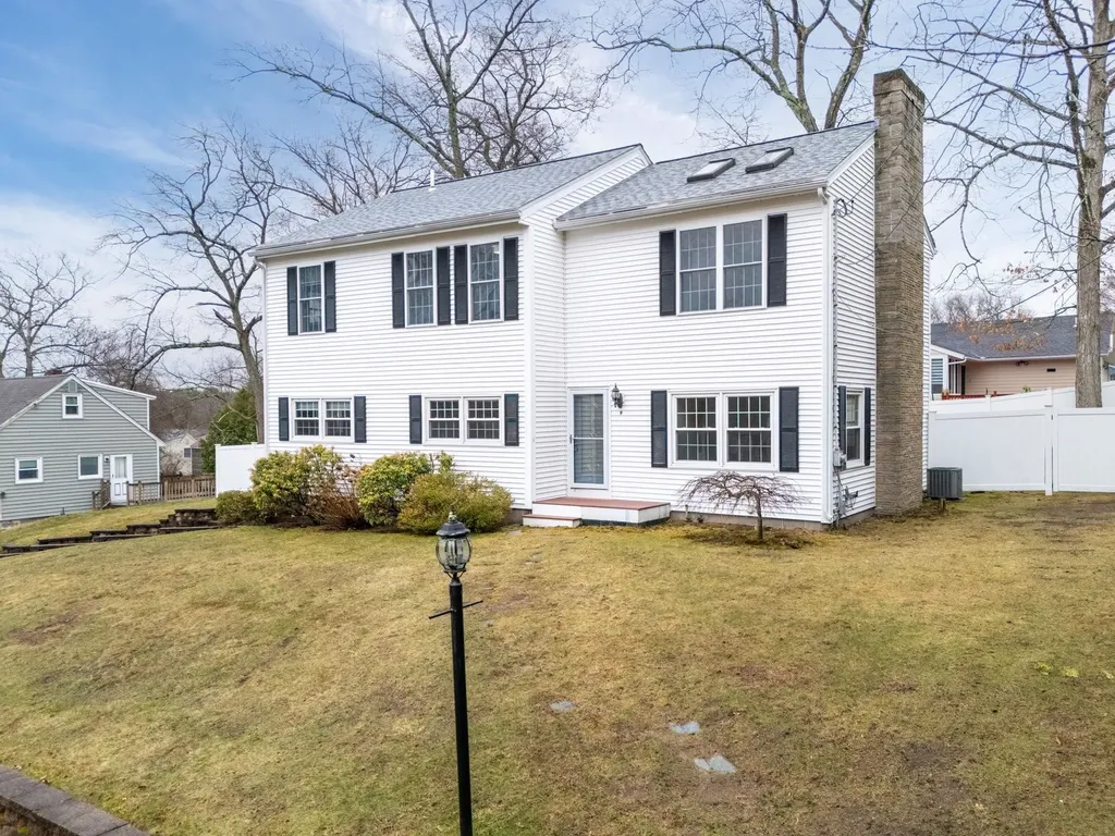 9 Irving Street Salem NH 03079