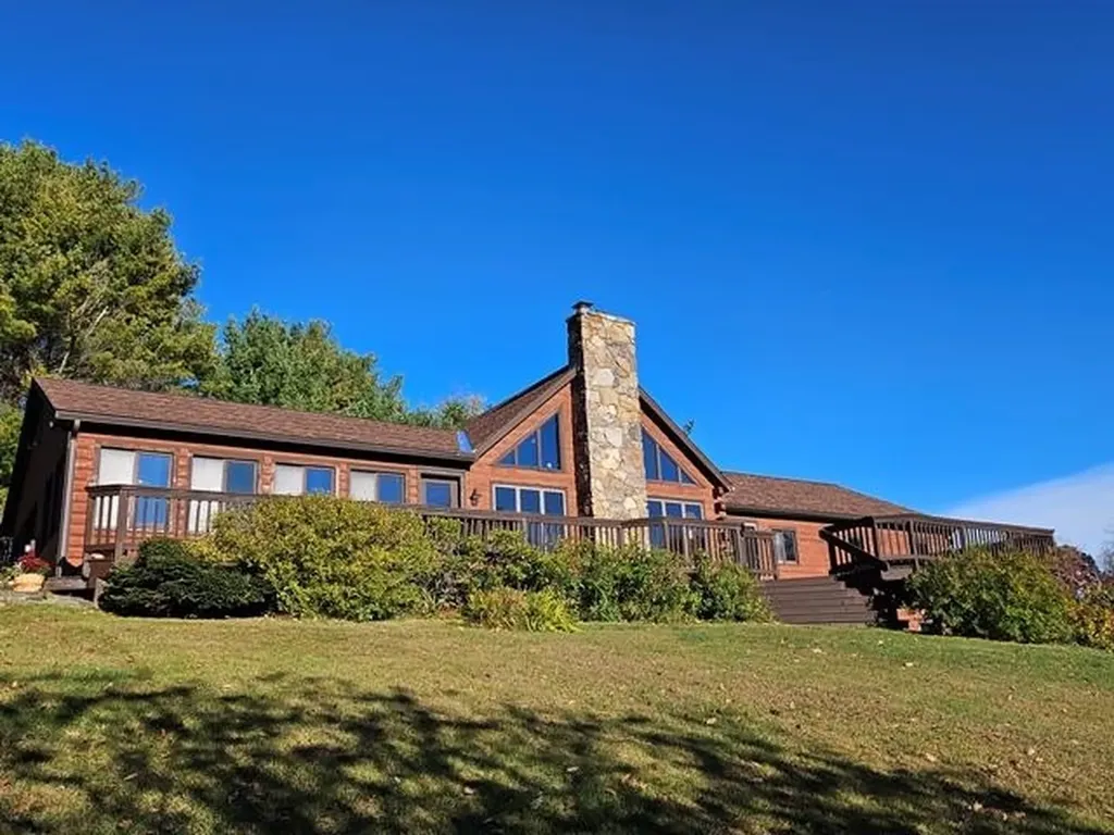36 Split Oak Circle Chesterfield NH 03443