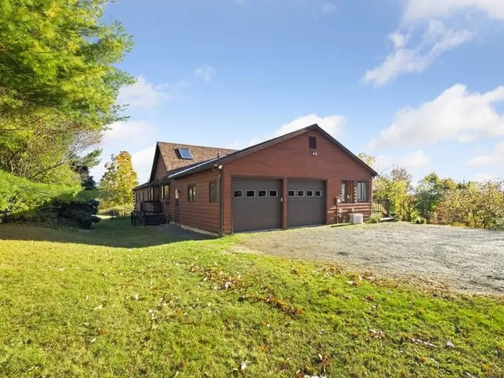 36 Split Oak Circle Chesterfield NH 03443