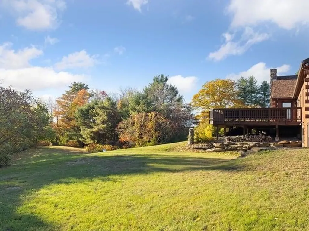 36 Split Oak Circle Chesterfield NH 03443