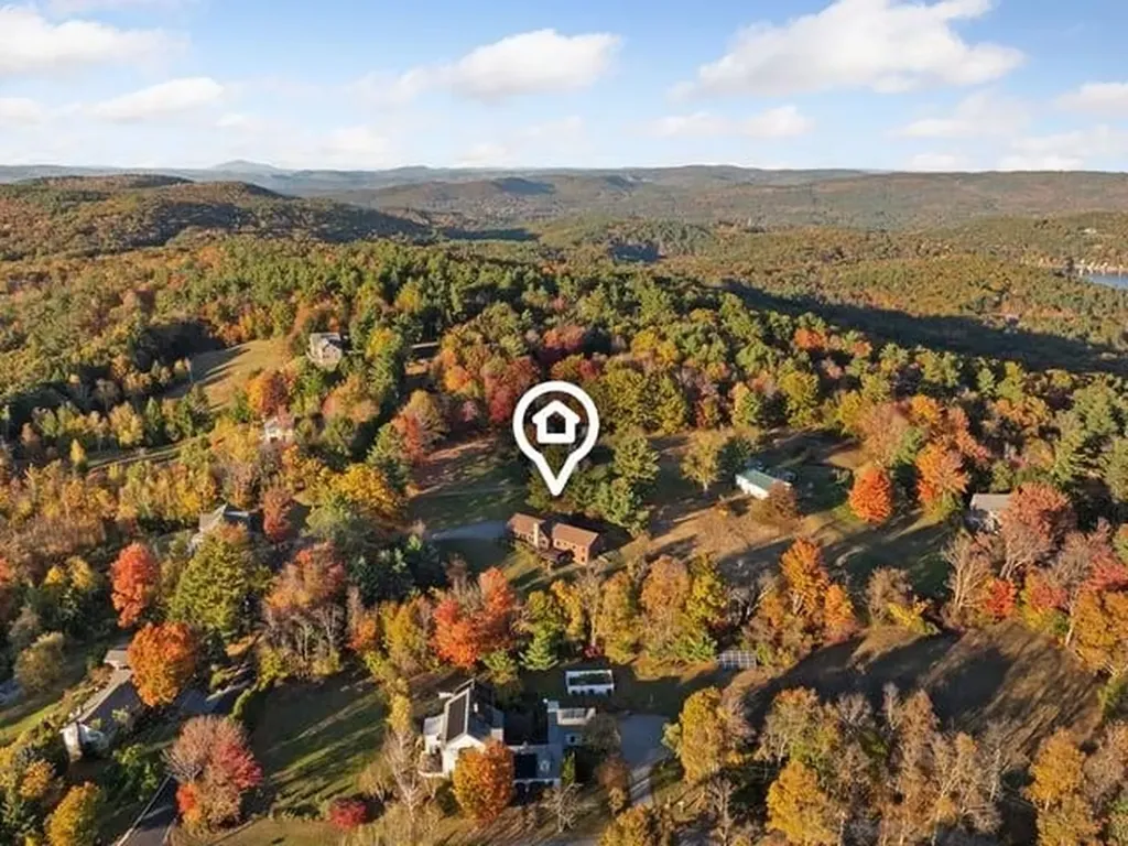 36 Split Oak Circle Chesterfield NH 03443