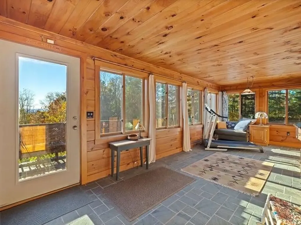 36 Split Oak Circle Chesterfield NH 03443