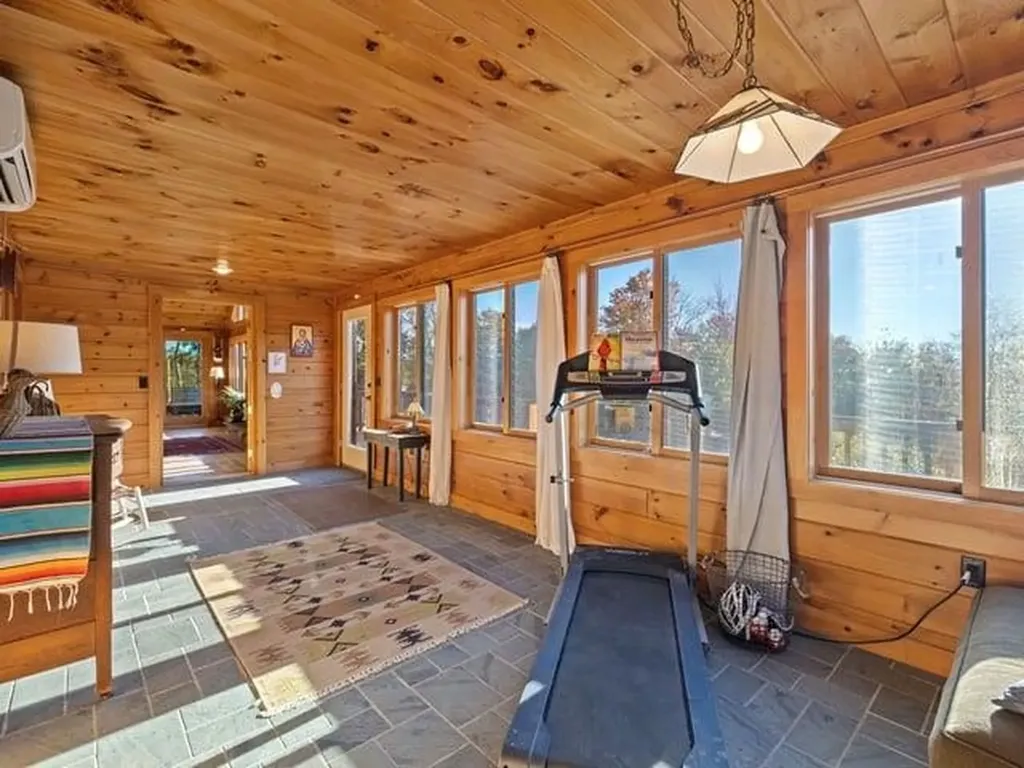 36 Split Oak Circle Chesterfield NH 03443
