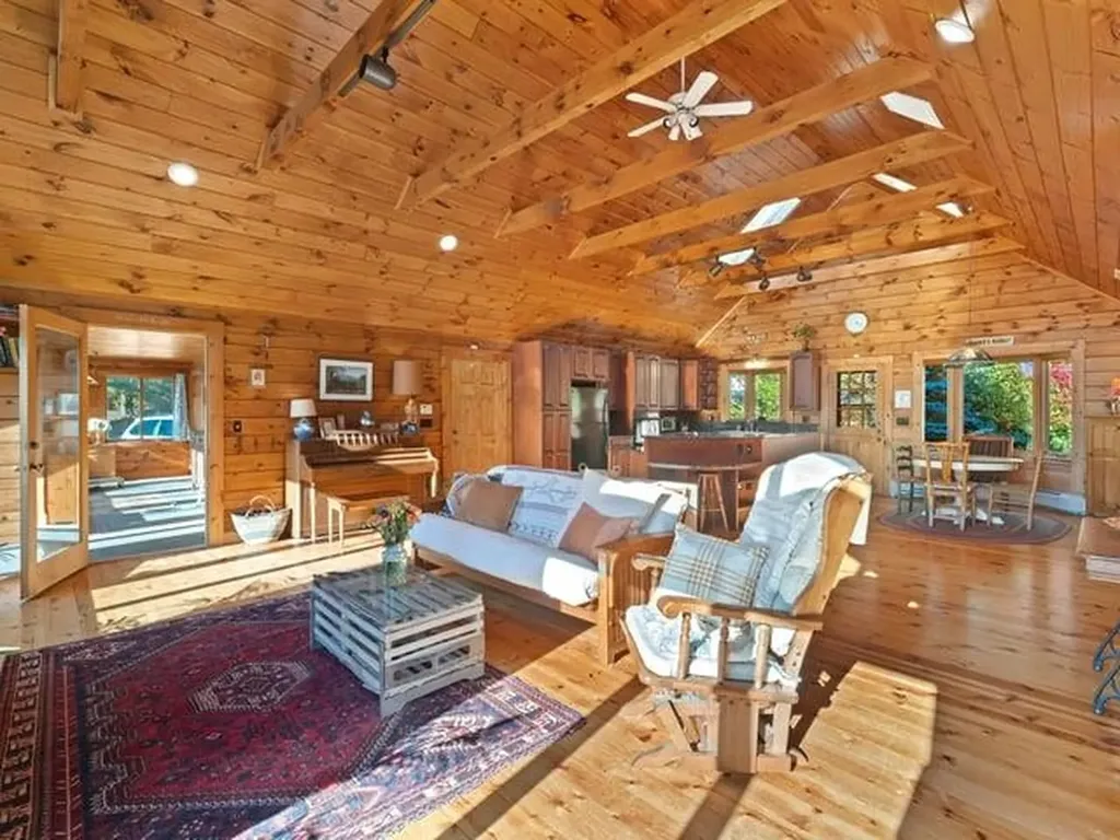 36 Split Oak Circle Chesterfield NH 03443