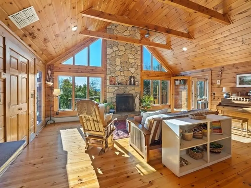 36 Split Oak Circle Chesterfield NH 03443