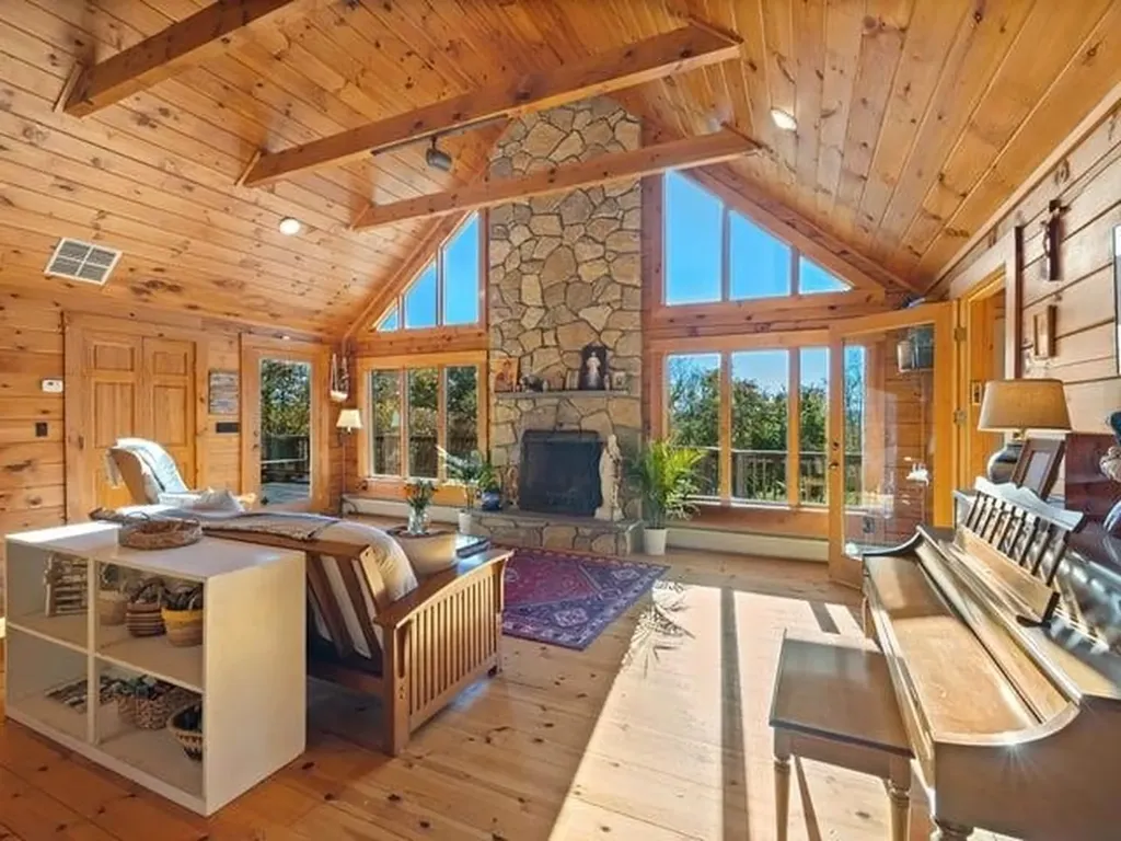 36 Split Oak Circle Chesterfield NH 03443