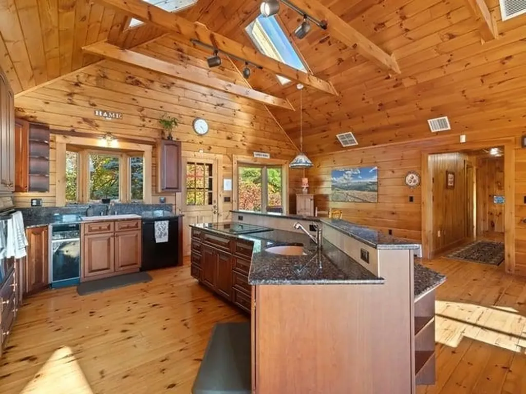 36 Split Oak Circle Chesterfield NH 03443