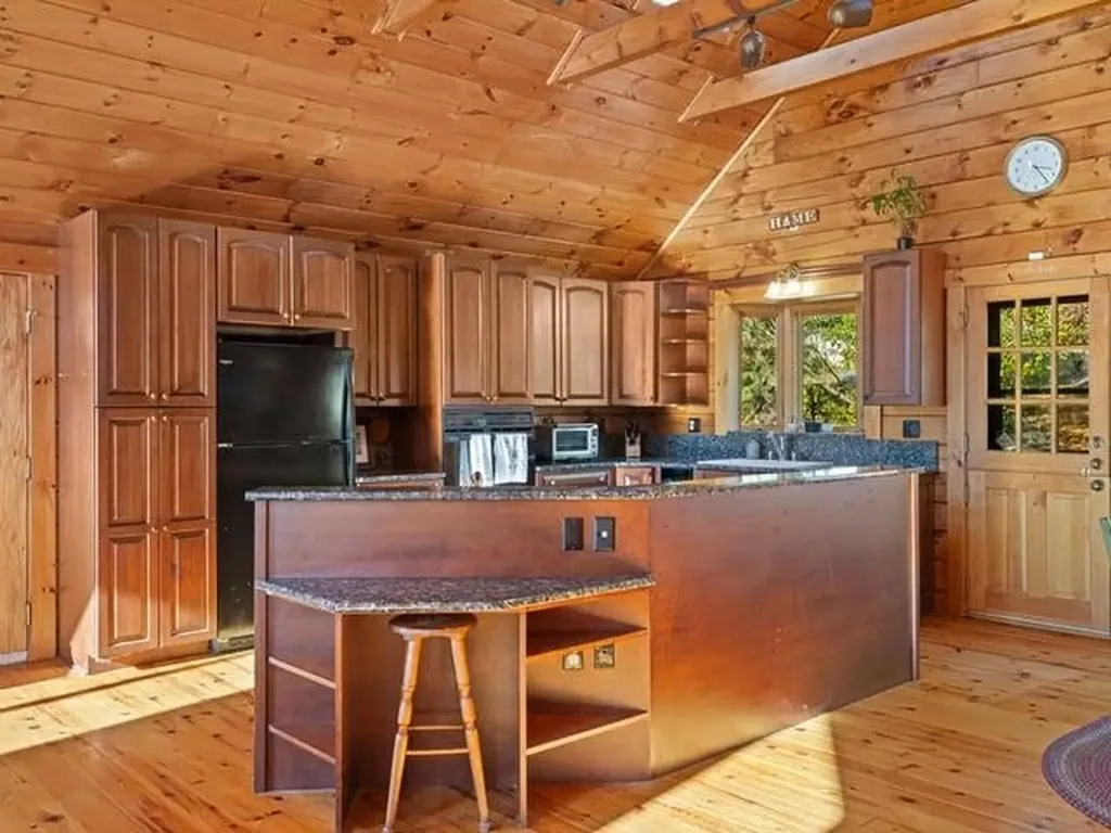 36 Split Oak Circle Chesterfield NH 03443