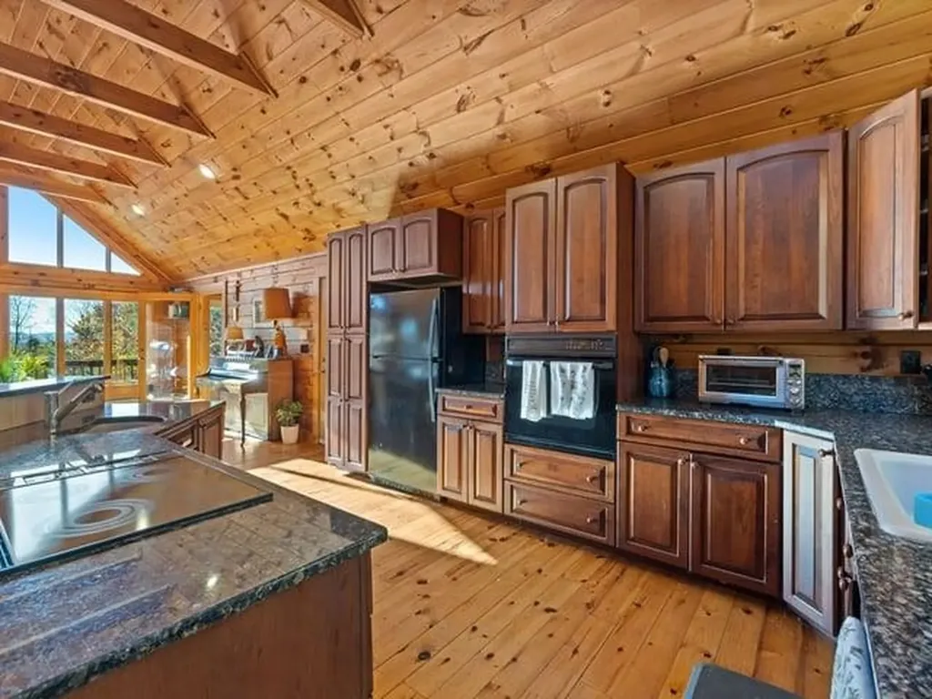 36 Split Oak Circle Chesterfield NH 03443