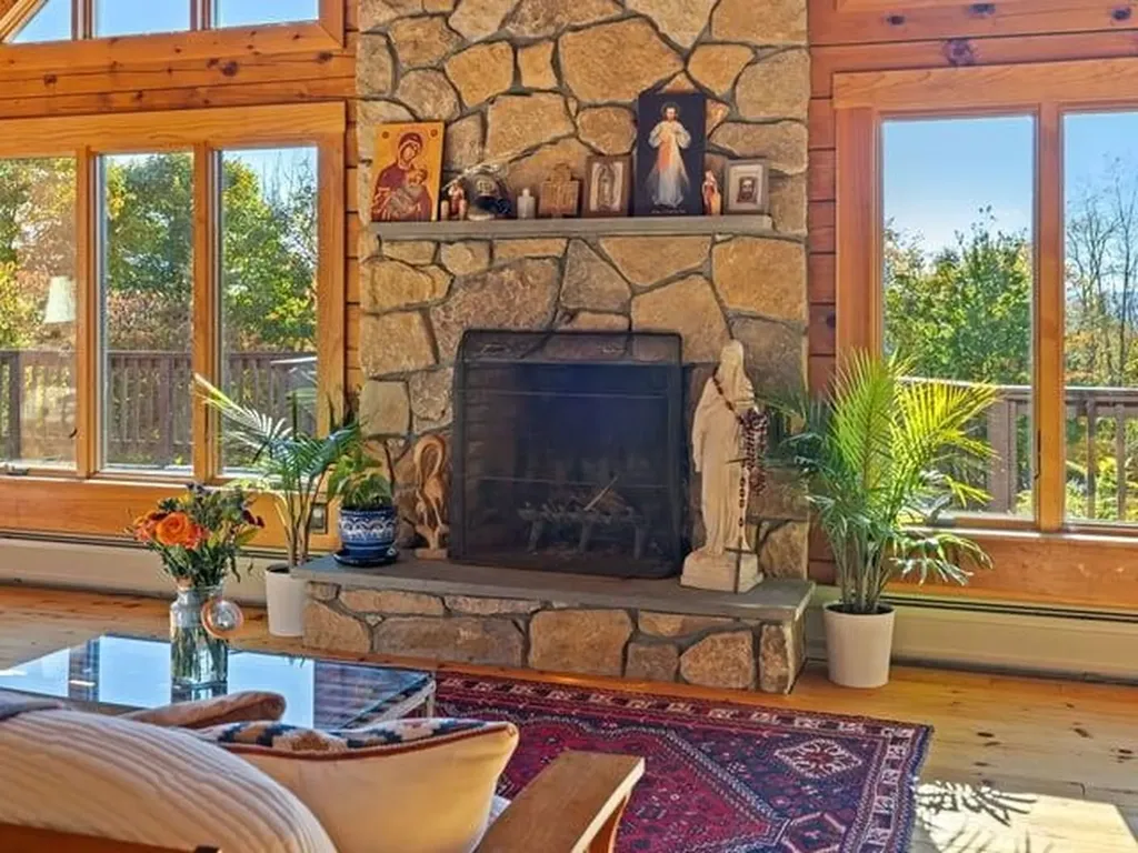 36 Split Oak Circle Chesterfield NH 03443