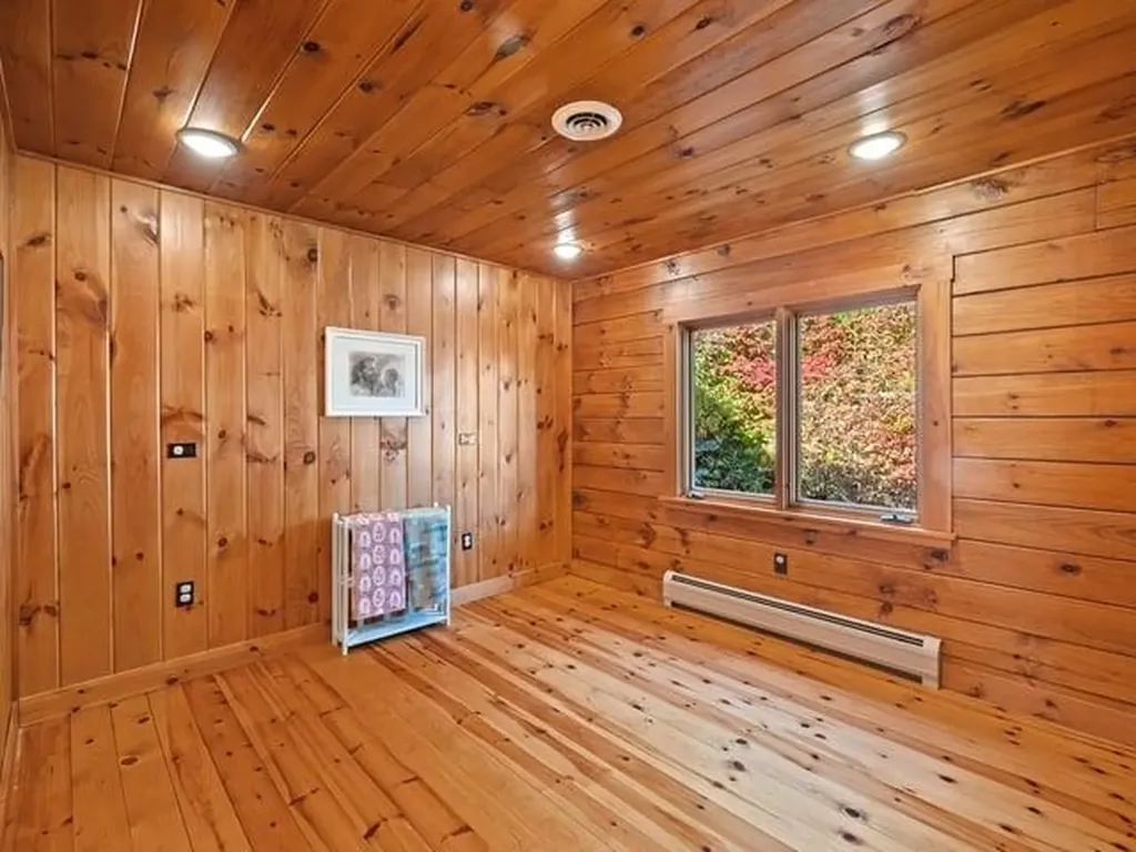 36 Split Oak Circle Chesterfield NH 03443