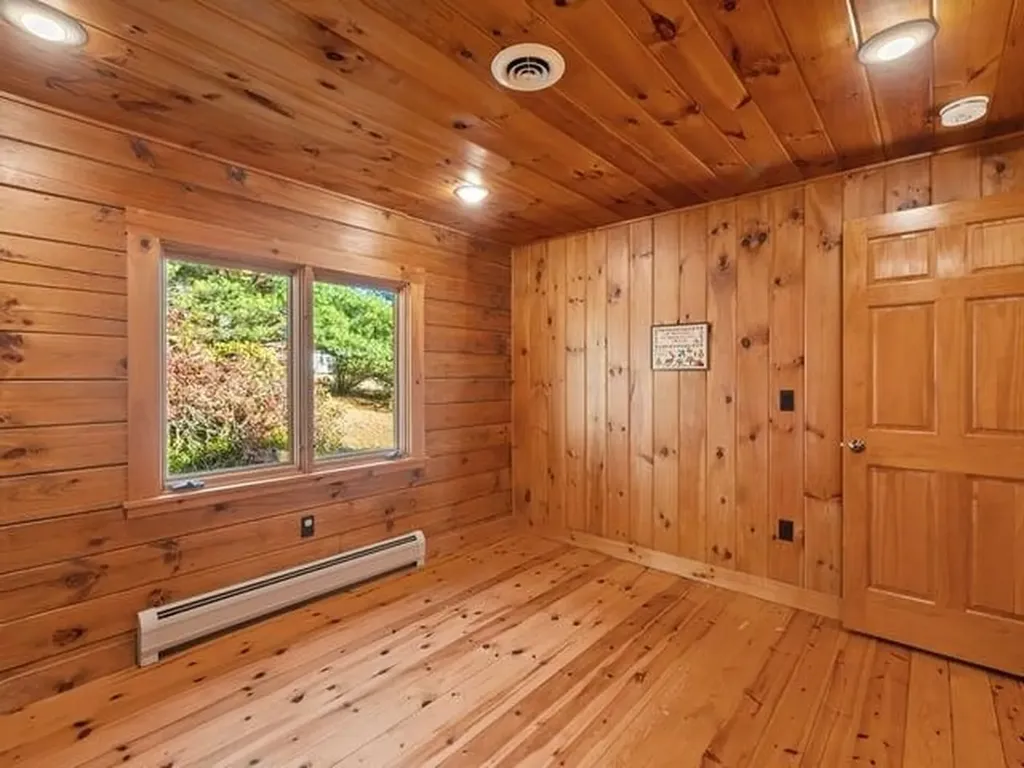 36 Split Oak Circle Chesterfield NH 03443