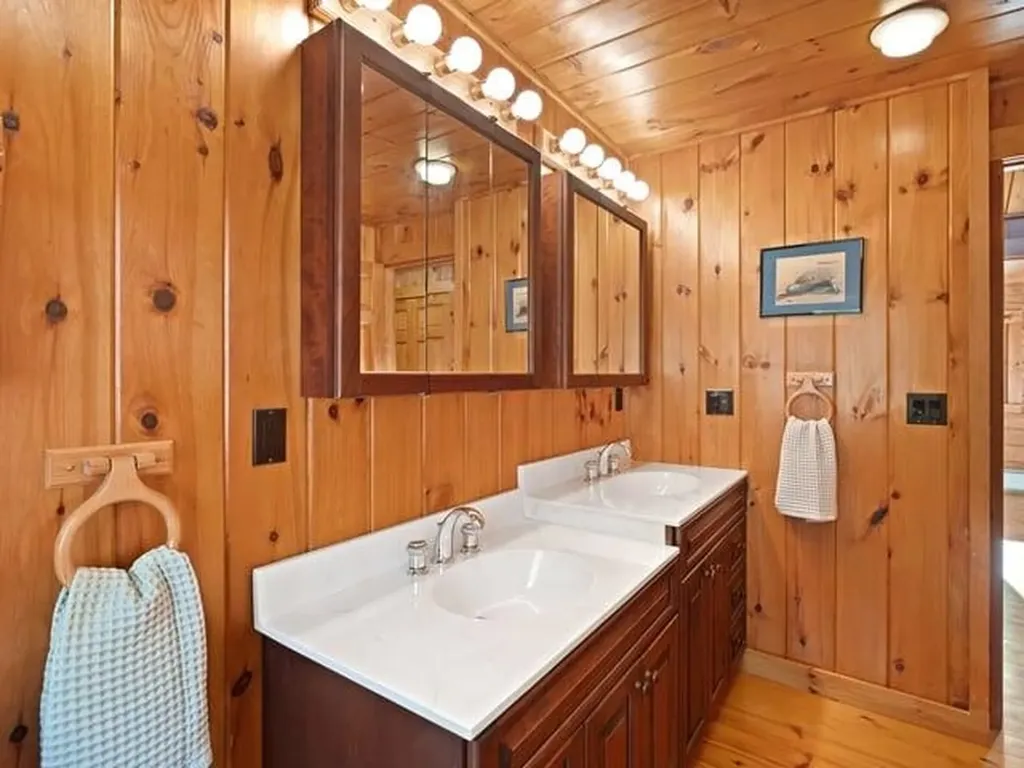 36 Split Oak Circle Chesterfield NH 03443